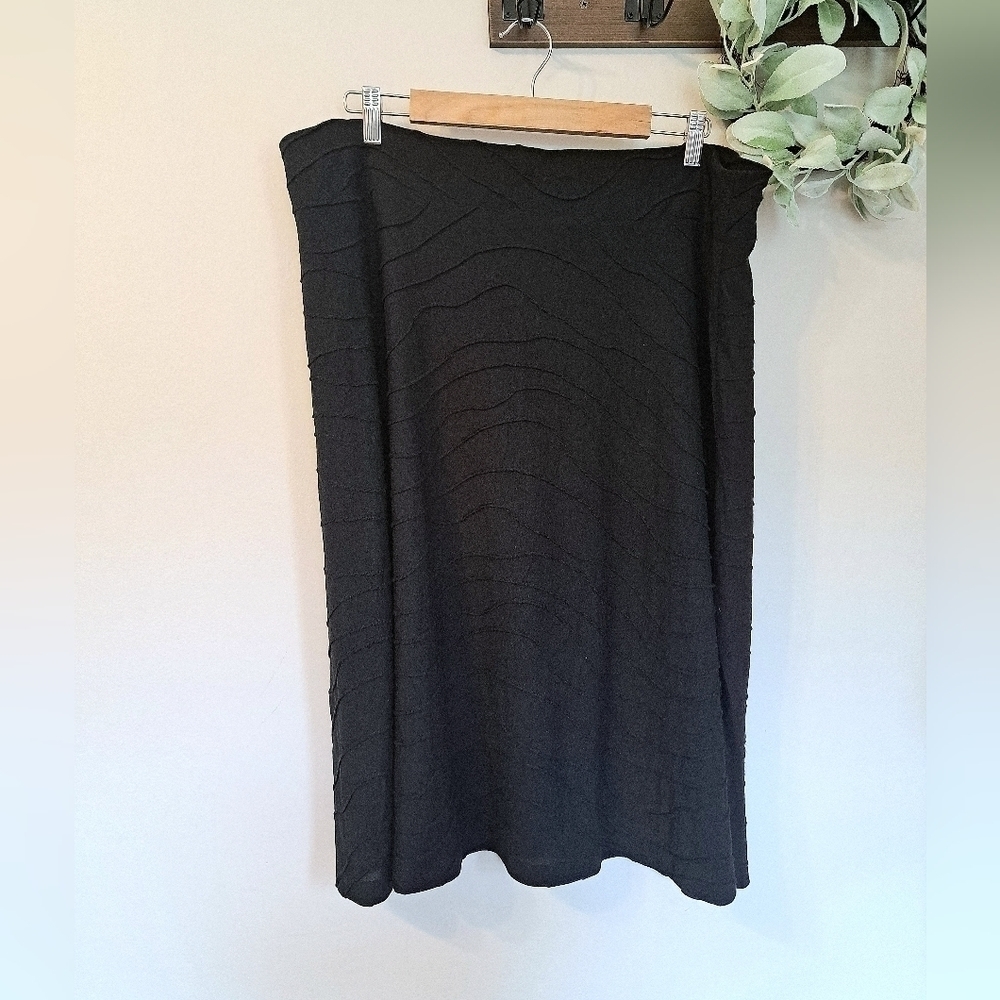 Women's Textured Knee Length Black Skirt Women's Plus Size XL